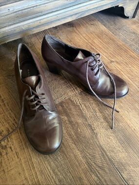 Bandolino Brown Lace-Up Heel Oxfords